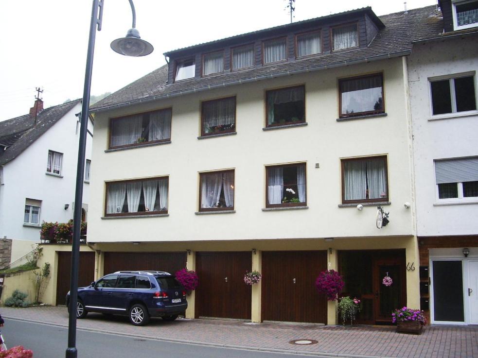 Ferienwohnungen Haus Gisela - Unterkunft Schlossberg Бахарах Екстер'єр фото